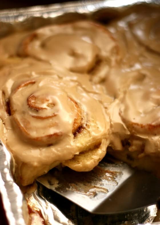 Cinnamon Rolls with Maple Cream Cheese Frosting | cinnamon roll recipe | baking recipes | perrysplate.com