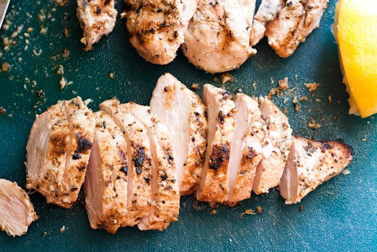 Grilled Lemon Chicken - www.perrysplate.com grilled lemon chicken