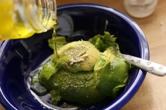 10.02.28-18 Lazy Guacamole | guacamole recipes | paleo recipes | perrysplate.com