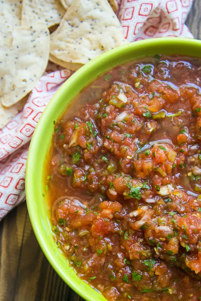 This is our family's favorite salsa! Grilled tomatoes & jalapenos and lots of smoky flavor -- a copycat version of the fresh salsa from Chevy's restaurant. | perrysplate.com #salsa #homemadesalsa #tomatorecipes