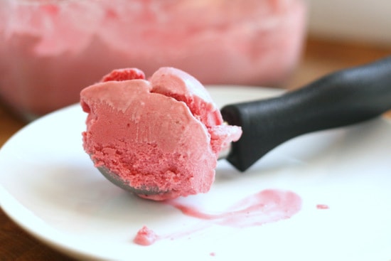 Homemade Raspberry Ice Cream (or frozen yogurt) | ice cream recipes | raspberry recipes | dessert recipes | perrysplate.com