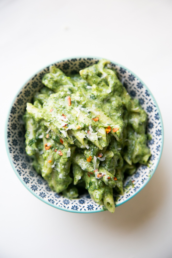 Creamy Spinach Avocado Pasta (Green Noodles) - Perry's Plate