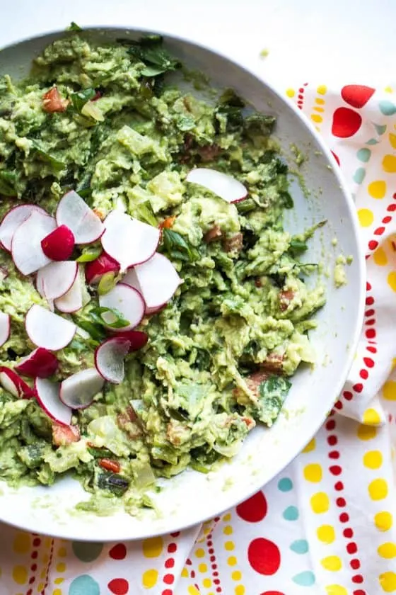 You haven't lived until you've had roasted chiles in your guacamole. Grab this recipe for Loaded Roasted Chile Guacamole! | guacamole recipes | perrysplate.com