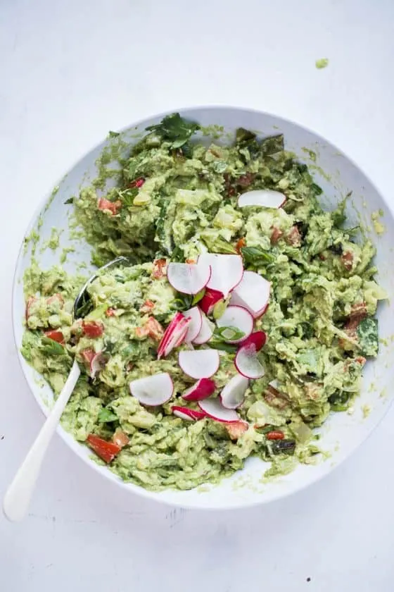 You haven't lived until you've had roasted chiles in your guacamole. Grab this recipe for Loaded Roasted Chile Guacamole! | guacamole recipes | perrysplate.com