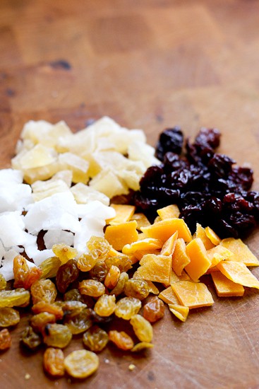 The Secret to Great Trail Mix - www.PerrysPlate.com How to Make Trail Mix (Hiking not required) | healthy snacks | gluten-free snacks | camping recipes | perryspate.com