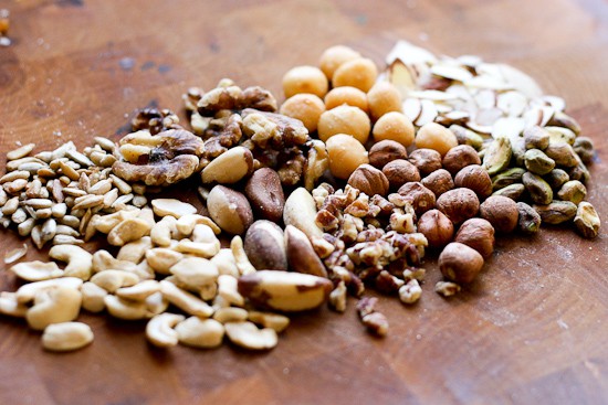 The Secret to Great Trail Mix - www.PerrysPlate.com How to Make Trail Mix (Hiking not required) | healthy snacks | gluten-free snacks | camping recipes | perryspate.com