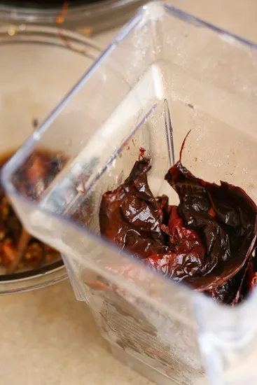 If you love that drippy, flavorful shredded beef in tacos from those hole-in-the-wall places, you HAVE to try this. It's easy to make a big batch of this shredded beef in your slow cooker! | perrysplate.com If you love that drippy, flavorful shredded beef in tacos from those hole-in-the-wall places, you HAVE to try this. It's easy to make a big batch of this shredded beef in your slow cooker! | perrysplate.com