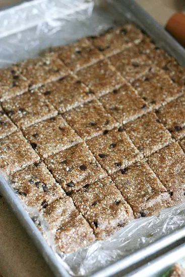 Homemade Larabars - Chocolate Chip Cookie Dough - www.perrysplate.com Homemade Larabars - Chocolate Chip Cookie Dough - www.perrysplate.com