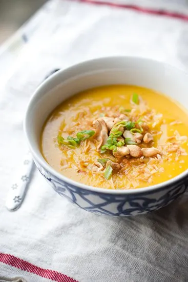 Indian-Inspired Paleo Butternut Squash Soup | Whole30 recipe | dairy-free recipes | perrysplate.com Indian-Inspired Paleo Butternut Squash Soup | Whole30 recipe | dairy-free recipes | perrysplate.com
