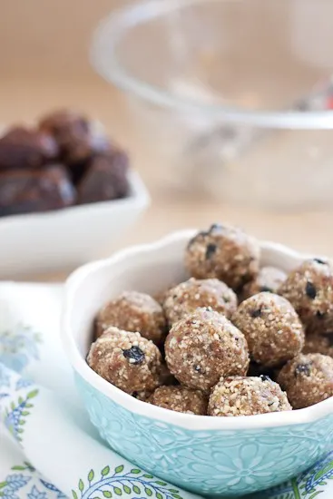 Homemade Blueberry Muffin Larabars - www.perrysplate.com #paleo