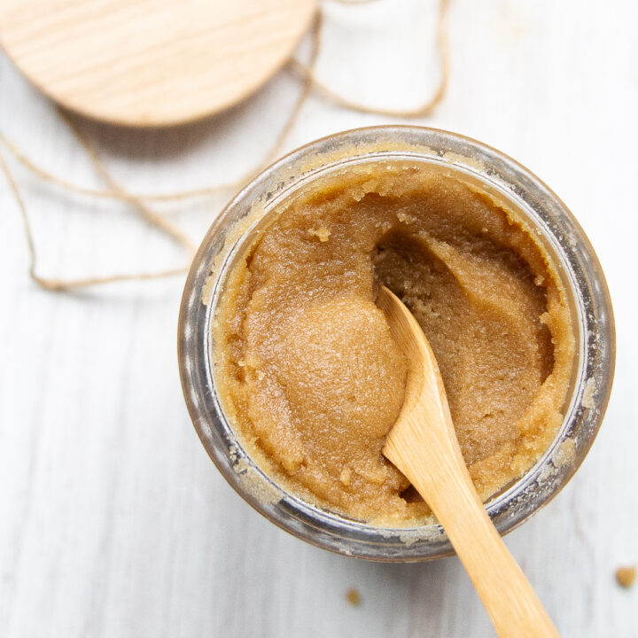 Homemade Sugar Scrub with Brown Sugar and Coconut Oil