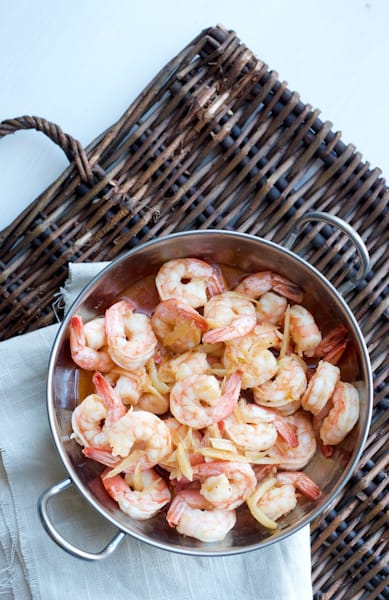 Garlicky Shrimp (gambas al ajillo) - A perfect shrimp recipe for garlic lovers! Super easy to make and goes well in a rice bowl or as part of a big salad. | perrysplate.com Garlicky Shrimp (gambas al ajillo) - A perfect shrimp recipe for garlic lovers! Super easy to make and goes well in a rice bowl or as part of a big salad. | perrysplate.com