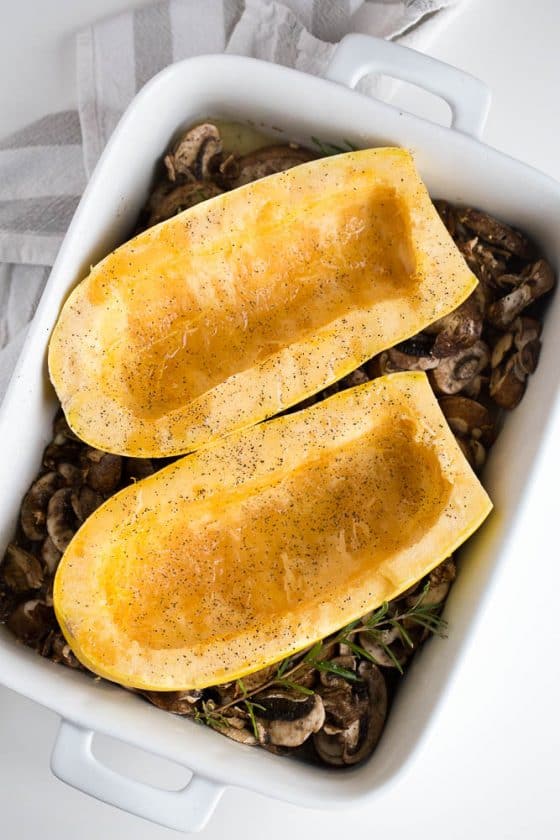 Spaghetti Squash with Roasted Mushrooms and Garlic Sauce | perrysplate.com | paleo recipes | spaghetti squash recipes | whole30 recipes