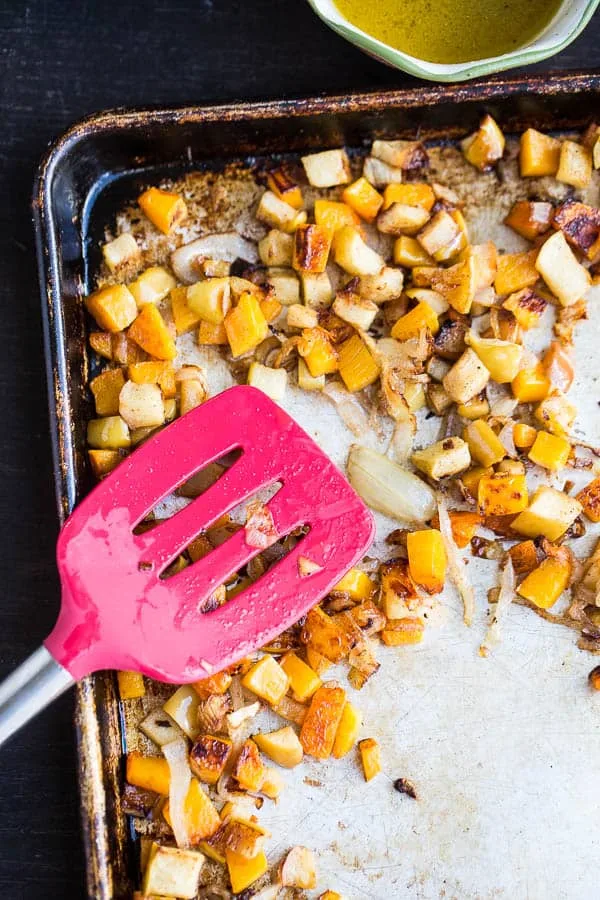 Kale Salad with Roasted Butternut Squash and Apples | paleo recipes | kale recipes | Whole30 recipes | butternut squash recipes | apple recipes | perrysplate.com Kale Salad with Roasted Butternut Squash and Apples | paleo recipes | kale recipes | Whole30 recipes | butternut squash recipes | apple recipes | perrysplate.com