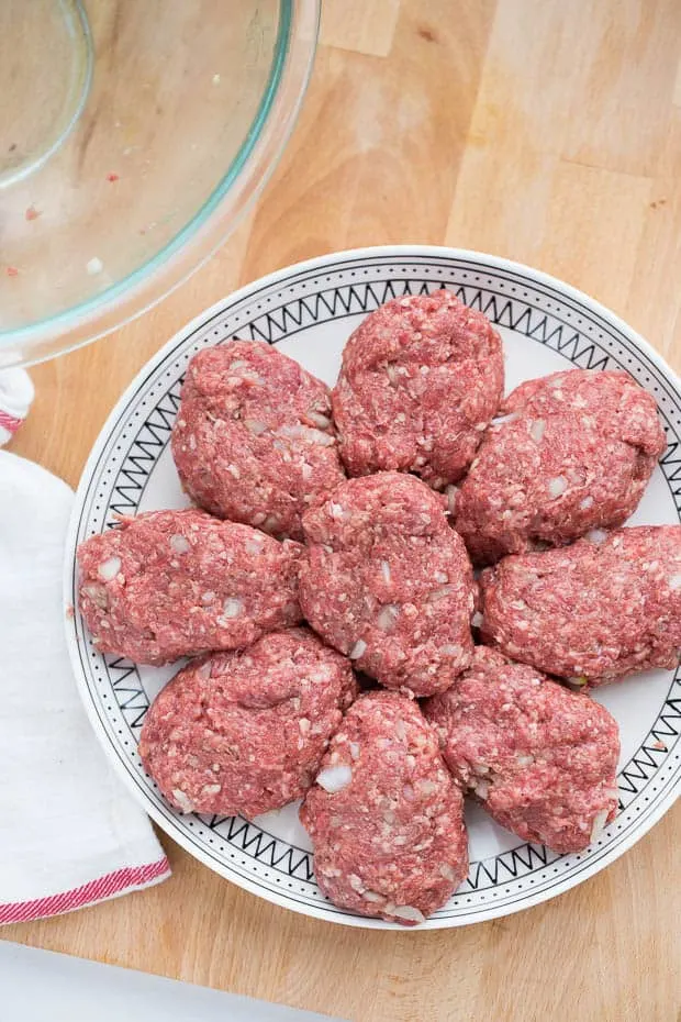Mini Skillet Meatloaves | Whole30 meatloaf | paleo meatloaf | weeknight dinner recipes | perrysplate.com