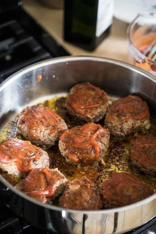 Mini Skillet Meatloaves | Whole30 meatloaf | paleo meatloaf | weeknight dinner recipes | perrysplate.com Mini Skillet Meatloaves | Whole30 meatloaf | paleo meatloaf | weeknight dinner recipes | perrysplate.com