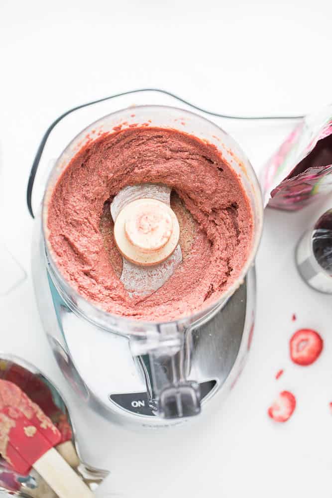 Strawberry Cream Nut Butter | nut butter recipe | paleo recipe | perrysplate.com