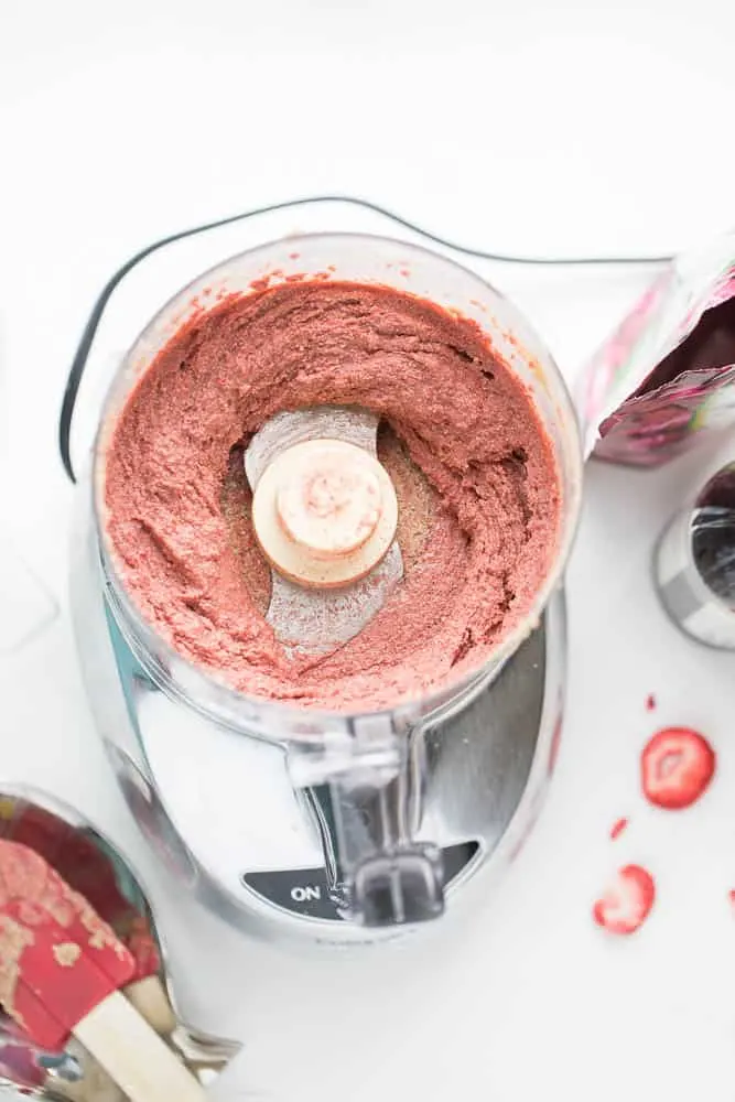 Strawberry Cream Nut Butter | nut butter recipe | paleo recipe | perrysplate.com Strawberry Cream Nut Butter | nut butter recipe | paleo recipe | perrysplate.com