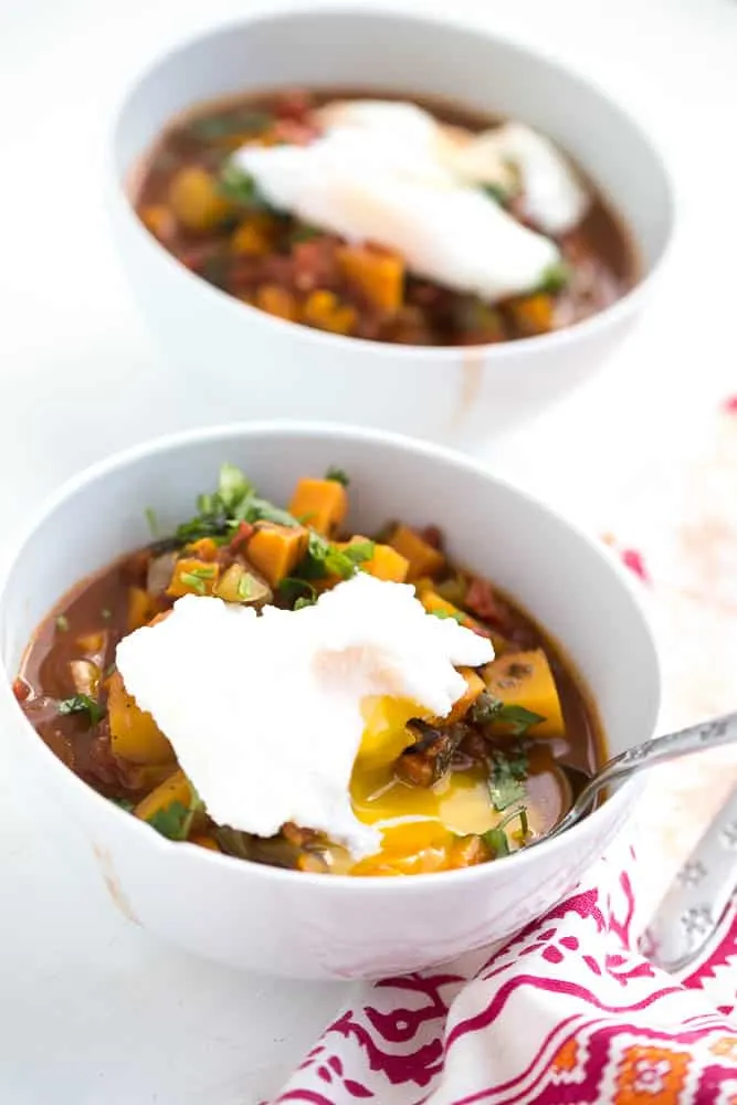 This Whole30 vegetarian chili has a unique spice blend and everyone who has ever tried it has raved about it! It's definitely a family favorite. (Especially when you throw a poached egg on there...) | perrysplate.com Vegetarian Paleo Chili | paleo recipes | chili recipes |This Whole30 vegetarian chili has a unique spice blend and everyone who has ever tried it has raved about it! It's definitely a family favorite. (Especially when you throw a poached egg on there...) | perrysplate.com vegetarian chili | perrysplate.com