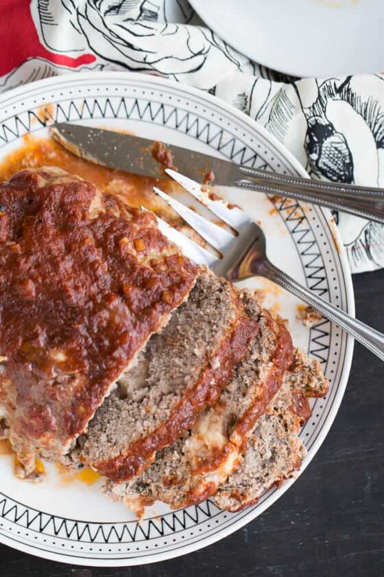 Mozzarella-Studded Gluten-Free Meatloaf | meatloaf recipes | ground beef recipes | fall recipes | comfort food | gluten-free recipes | perrysplate.com