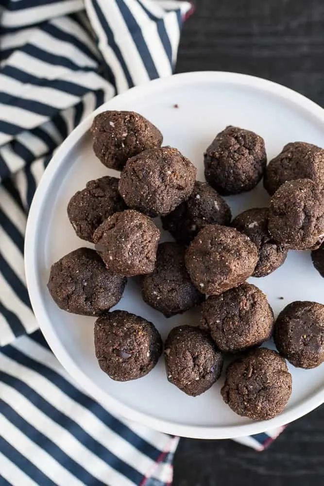 Paleo Protein Brownie Bites | A cute, portable protein-filled snack that tastes like brownie batter. Pretty perfect, right? | PerrysPlate.com Paleo Protein Brownie Bites | A cute, portable protein-filled snack that tastes like brownie batter. Pretty perfect, right? | PerrysPlate.com