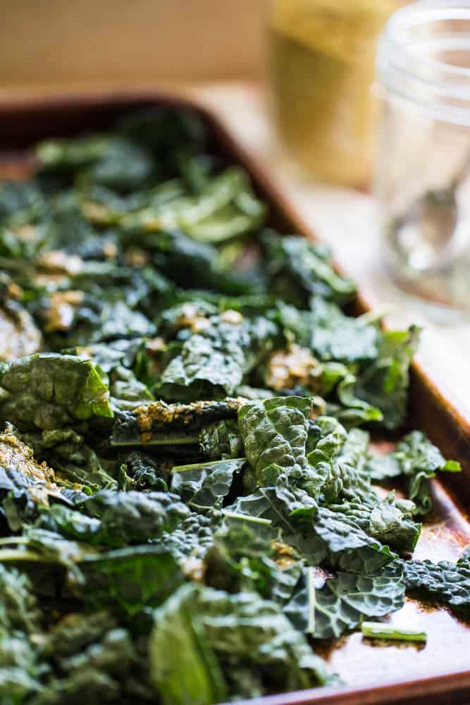 Cheezy Ranch Kale Chips | Whole30 Recipes | Paleo recipes | kale chip recipes | perrysplate.com