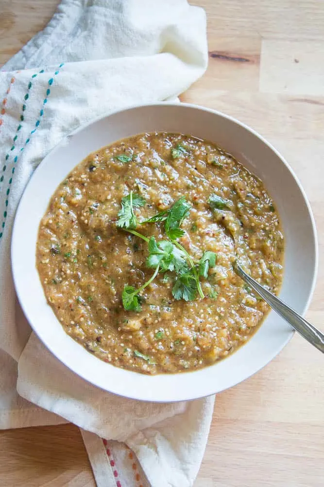 Roasted Tomatillo-Chipotle Salsa | salsa recipes | paleo recipes | Whole30 recipes | perrysplate.com Roasted Salsa