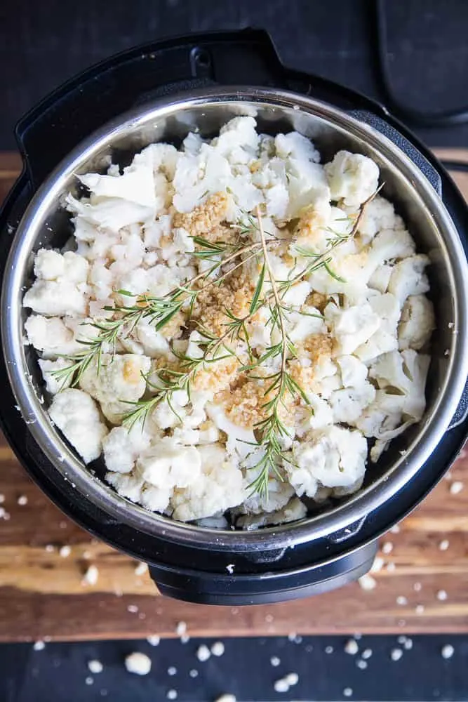 Instant Pot Rosemary Garlic Cauliflower Puree | Instant Pot recipes | paleo recipes | Whole30 recipes | gluten-free recipes | low carb recipes | keto recipes | healthy Thanksgiving recipes | perrysplate.com