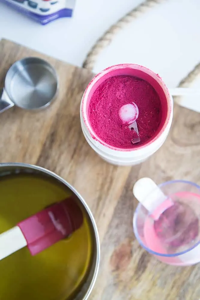 These keto friendly, sugar free fat bombs are the BEST little treat! The raspberry flavor is so strong and together they taste like a white chocolate raspberry truffle. Totally delicious. White Chocolate Raspberry Fat Bombs | The Everyday Ketogenic Kitchen | keto recipes | paleo recipes | dairy-free recipes | sugar free recipes | low carb recipes