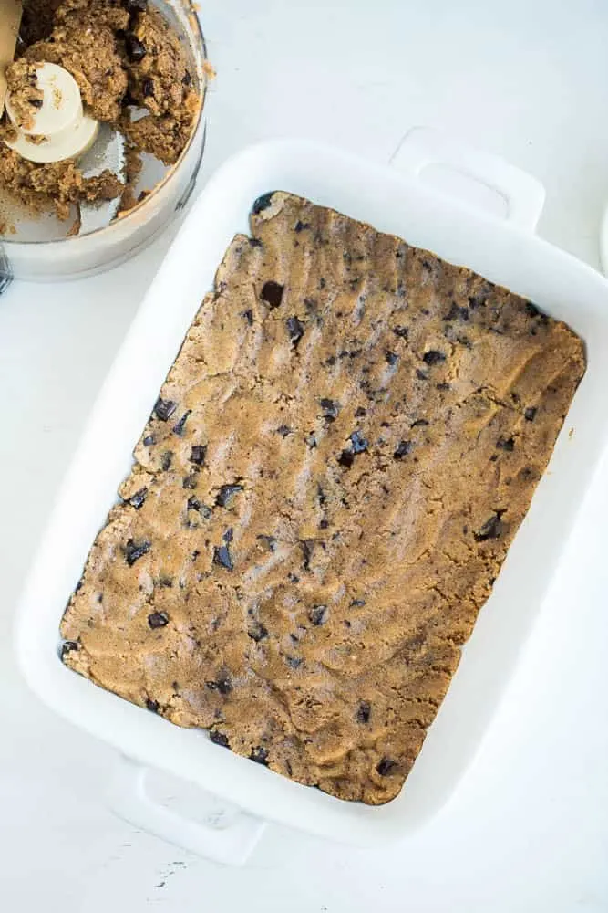 Paleo Chocolate Chip Fudge Bars | paleo dessert recipes | gluten-free cookie recipes | chocolate recipes | chocolate chip cookie recipes | perrysplate.com