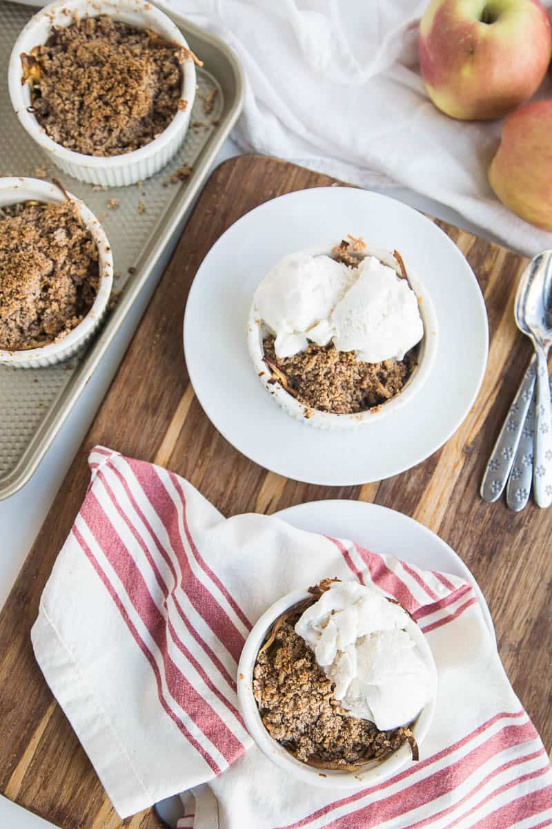 Spiralized Paleo Apple Crumble | paleo recipes | apple recipes | gluten free recipes | dairy free recipes | paleo dessert recipes | perrysplate.com