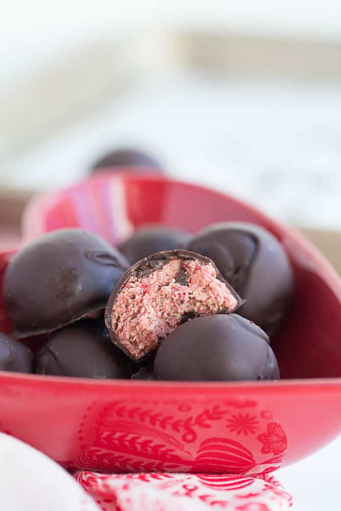 Strawberry Nut Butter Truffles | paleo recipes | paleo dessert | nut butter recipes | Valentine's Day treats | perrysplate.com