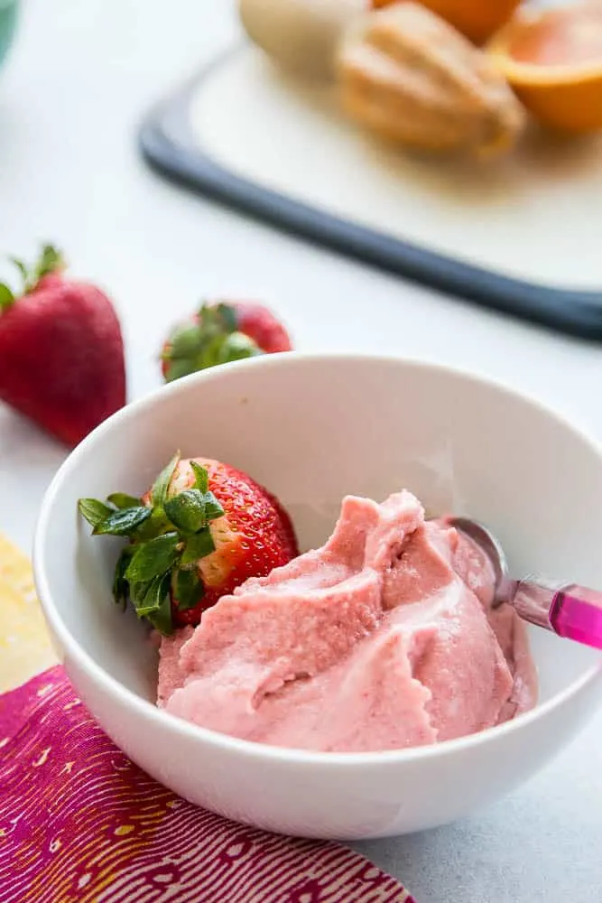 5-Minute Paleo Ice Cream (in the blender!) | paleo dessert recipes | strawberry recipes | perrysplate.com