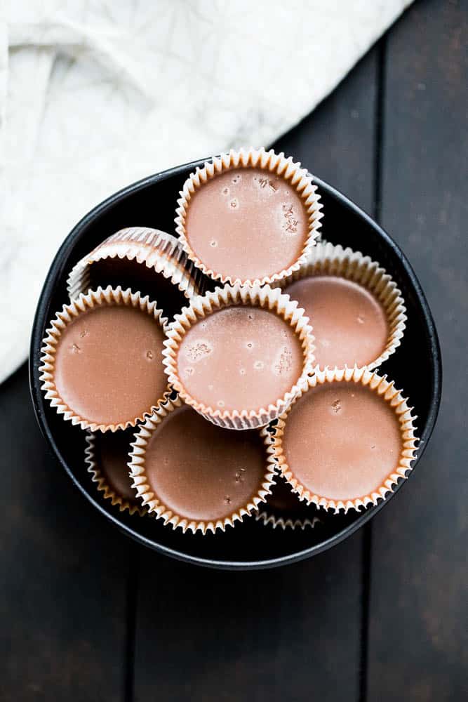 These little keto chocolate tahini fat bombs taste like a peanut butter cup without the nuts! They come together quickly and easily and will help keep your face out of the Reese's bag. | low-carb recipes | low carb high fat | perrysplate.com