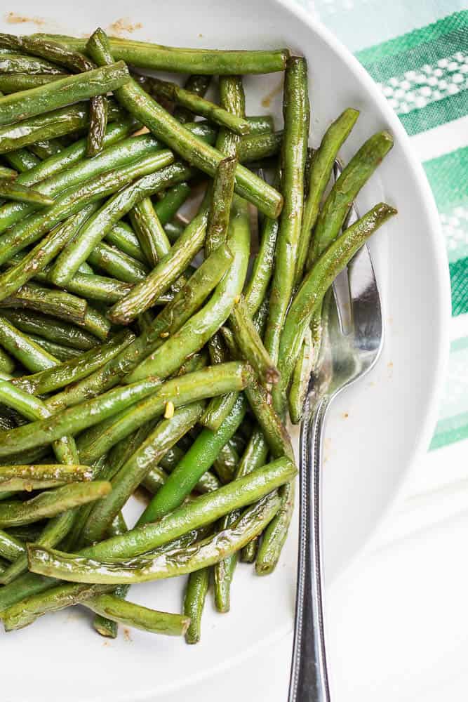 The recipe that made me love green beans. Magic Sautéed Green Beans are a quick and easy side dish (with only a handful of ingredients) to throw together on a weeknight or with a large Thanksgiving meal. | perrysplate.com