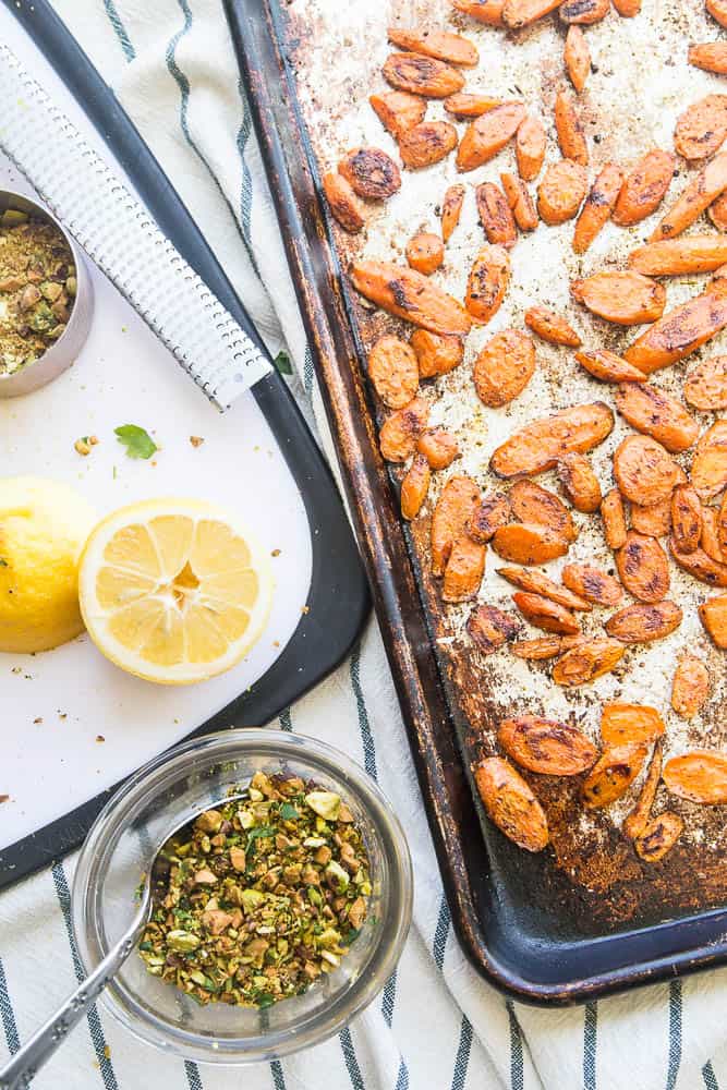 Moroccan Roasted Carrots with Pistachio Gremolata | paleo recipes | Whole30 recipes | gluten-free recipes | perrysplate.com