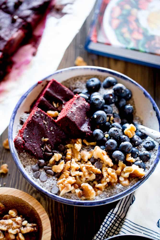 SUPERFOOD BEET BROWNIE BOWLS: These bowls are filled with superfoods like chia seed pudding, beet brownies (so good, guys), walnuts, blueberries, and dark chocolate. Make them for a healthier dessert or prep them the night before for a special breakfast. | paleo breakfast | paleo dessert | paleo brownies | perrysplate.com 