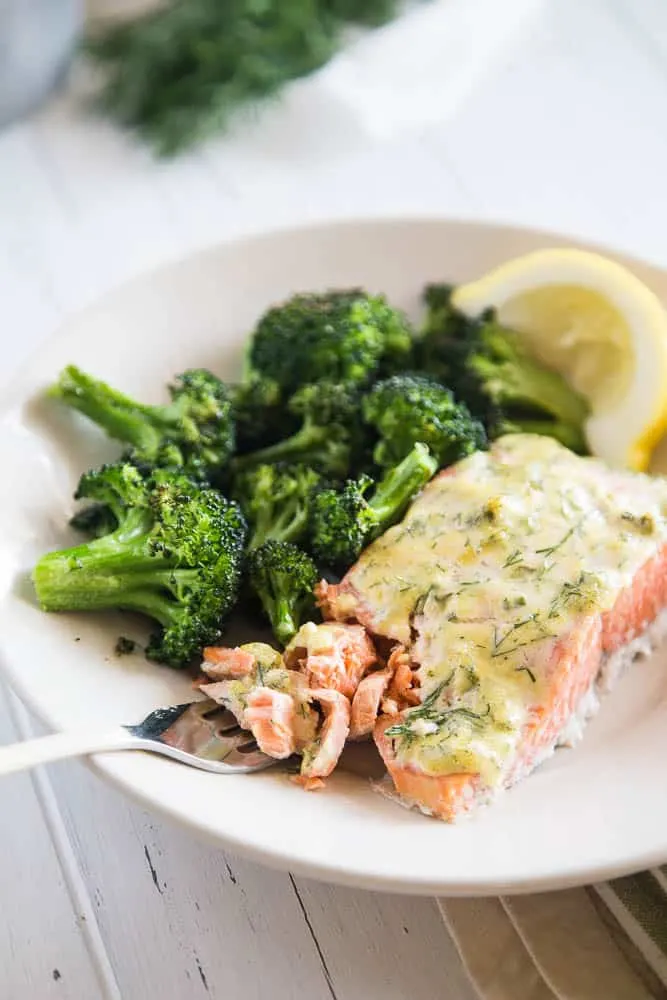 This is an EASY meal that is ready in under 30 minutes! My kids loved this Creamy Garlic & Dill Roasted Salmon -- even the ones who don't like salmon. It's also paleo, low-carb/keto, and Whole30 friendly! | perrysplate.com #salmonrecipes #30minutedinners #ketorecipes