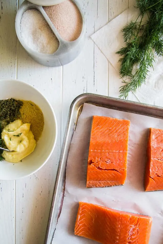 This is an EASY meal that is ready in under 30 minutes! My kids loved this Creamy Garlic & Dill Roasted Salmon -- even the ones who don't like salmon. It's also paleo, low-carb/keto, and Whole30 friendly! | perrysplate.com #salmonrecipes #30minutedinners #ketorecipes