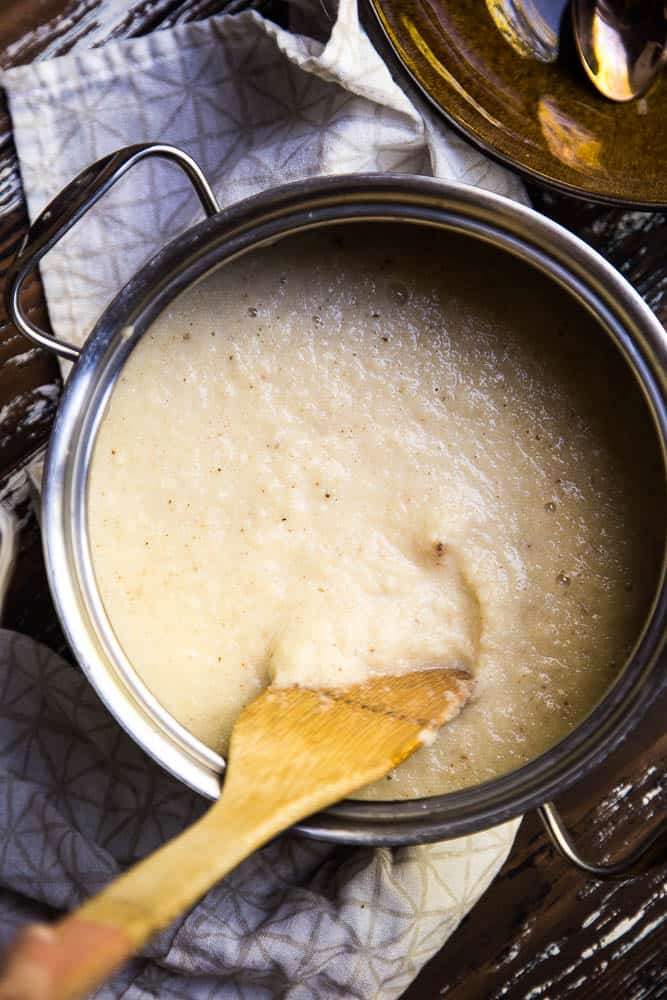 Cheesy Keto Roasted Cauliflower Soup only has a handful of ingredients and is a great recipe for meal prep or a busy weeknight! It's easily made Whole30 and paleo friendly, too! | perrysplate.com #ketorecipes #ketosoup #lowcarbrecipes