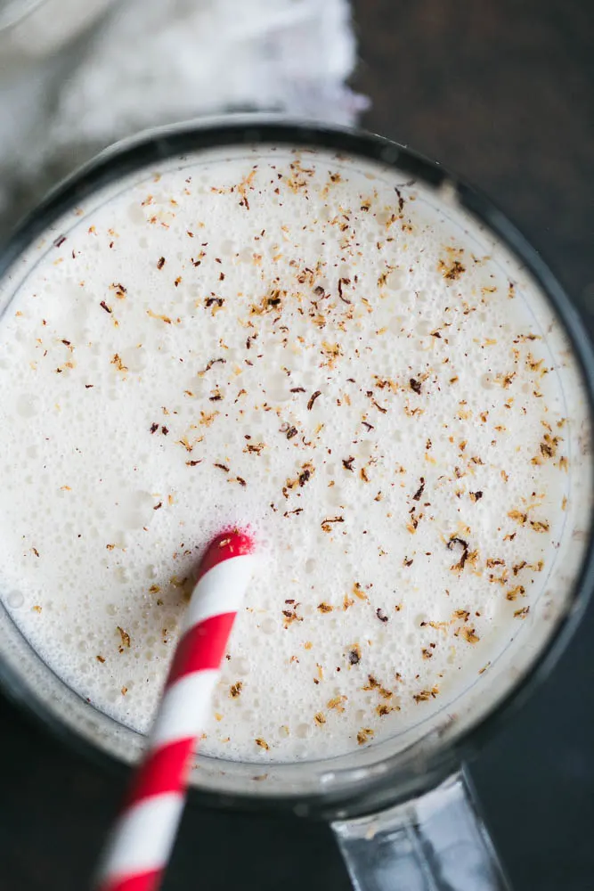 10-Minute (dairy free!) Keto Eggnog in the blender! A dusting of freshly ground nutmeg is the perfect garnish.| perrysplate.com | #homemadeeggnog #eggnogrecipes #ketorecipes