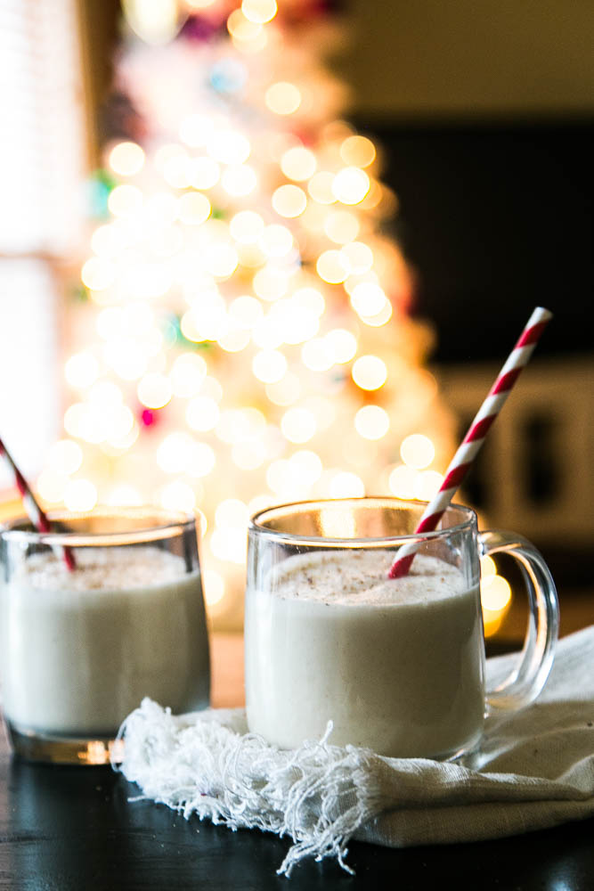 10-Minute (dairy free!) Keto Eggnog in the blender! A dusting of freshly ground nutmeg is the perfect garnish.| perrysplate.com | #homemadeeggnog #eggnogrecipes #ketorecipes