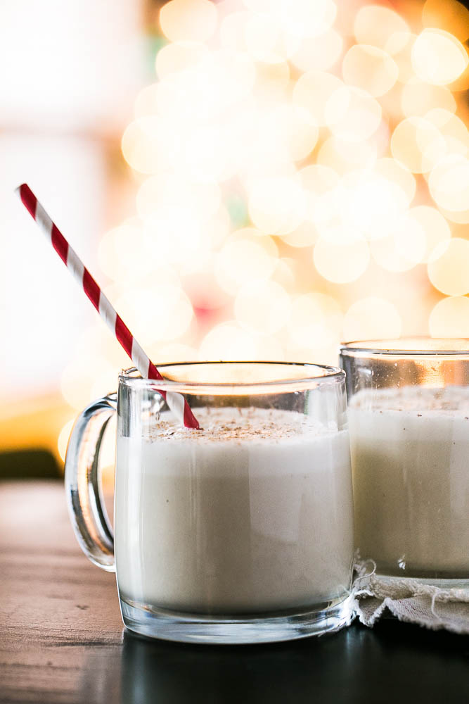 10-Minute (dairy free!) Keto Eggnog in the blender! A dusting of freshly ground nutmeg is the perfect garnish.| perrysplate.com | #homemadeeggnog #eggnogrecipes #ketorecipes