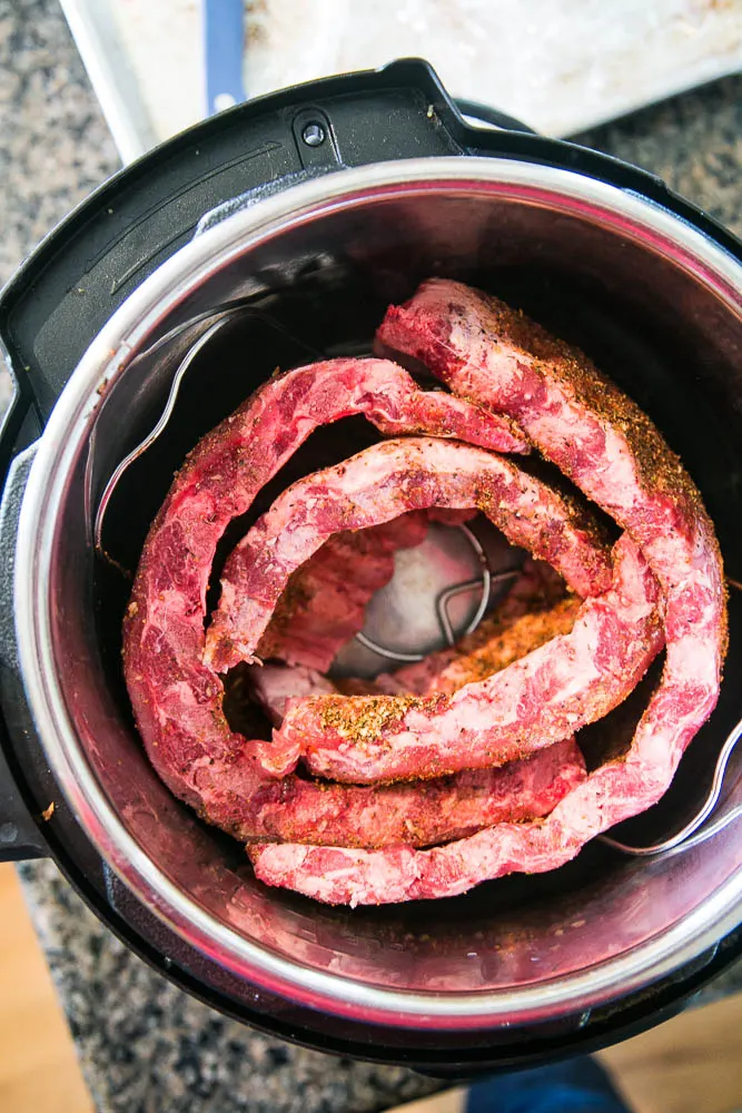 Making ribs in an Instant Pot is SO EASY! You get tender, sticky ribs in about an hour of cook time! Use your favorite BBQ sauce recipe, too! | perrysplate.com #instantpot #instantpotrecipes #ribs Making ribs in an Instant Pot is SO EASY! You get tender, sticky ribs in about an hour of cook time! Use your favorite BBQ sauce recipe, too! | perrysplate.com #instantpot #instantpotrecipes #ribs