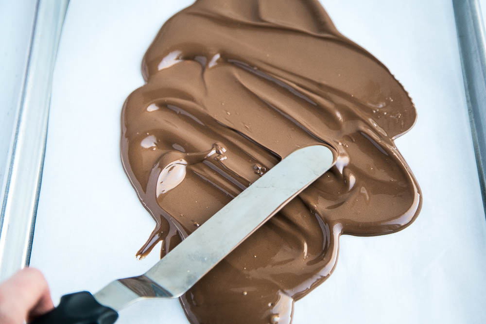 How to Make Chocolate Bark | perrysplate.com #ketorecipes #chocolaterecipes