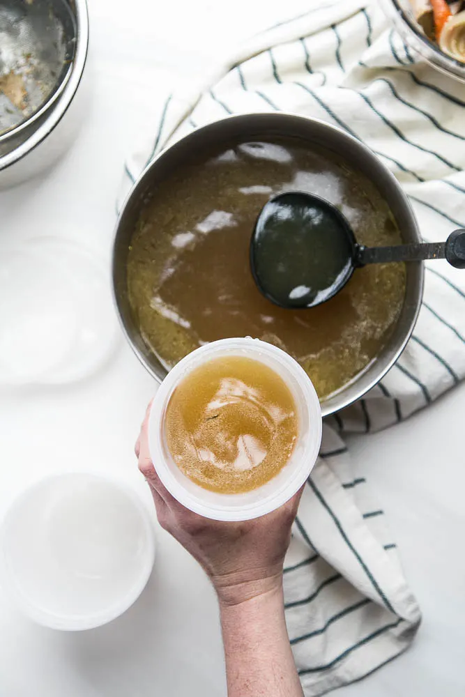 Make homemade chicken bone broth in under 3 hours with your Instant Pot! No more simmering a pot on the stove for an entire day. | perrysplate.com #instantpot #instantpotrecipes #bonebroth