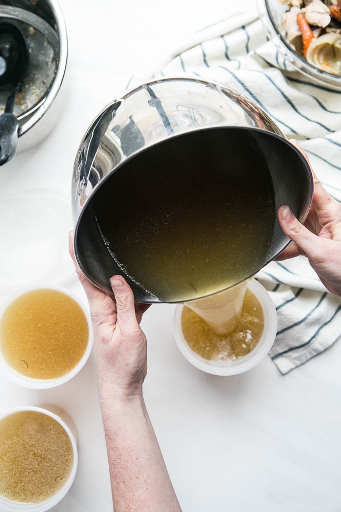 Make homemade chicken bone broth in under 3 hours with your Instant Pot! No more simmering a pot on the stove for an entire day. | perrysplate.com #instantpot #instantpotrecipes #bonebroth