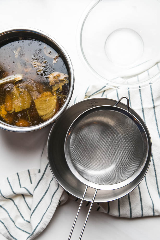 Make homemade chicken bone broth in under 3 hours with your Instant Pot! No more simmering a pot on the stove for an entire day. | perrysplate.com #instantpot #instantpotrecipes #bonebroth