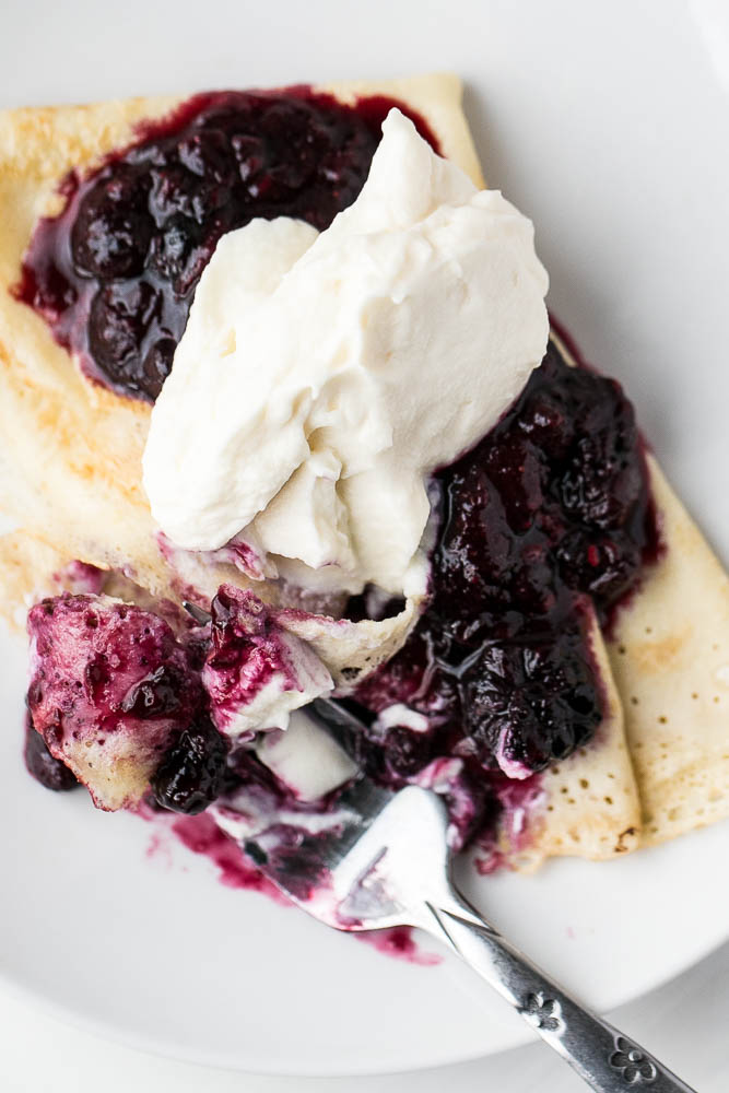 Keep a bag of frozen berries on hand to make this quick 3-ingredient sauce! Use it on crepes, waffles, pancakes, ice cream or over custard! | perrysplate.com #paleodessert #frozenberries #ketodessert