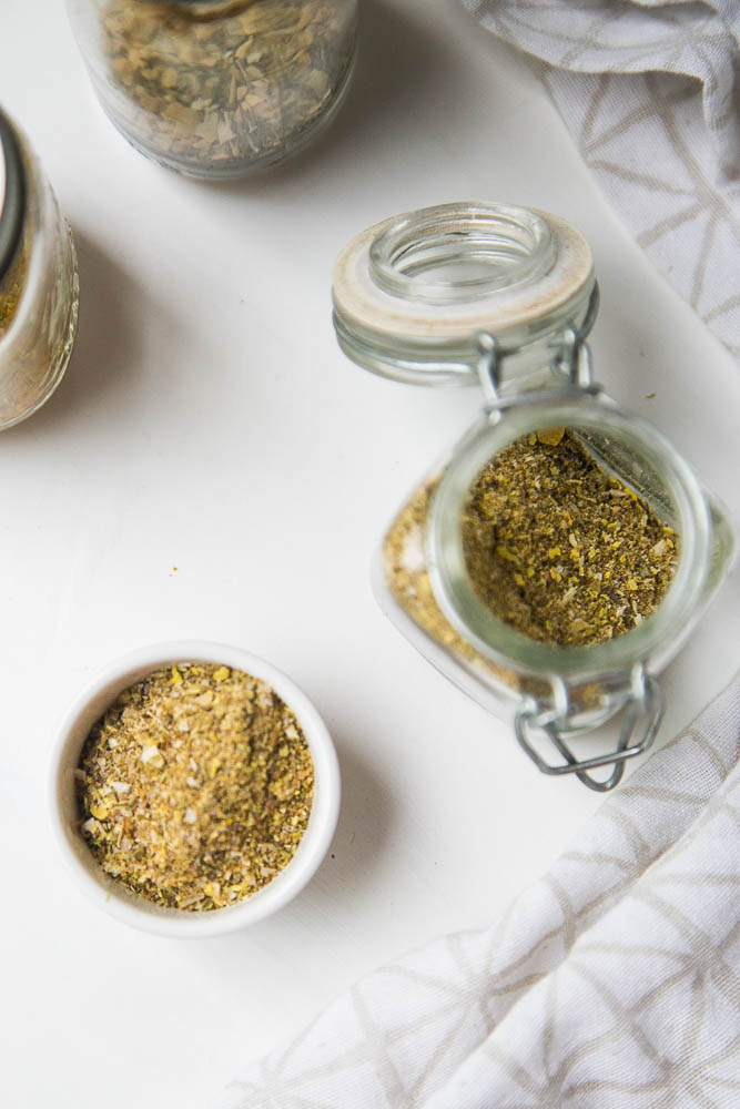 Looking for Night-shade free spice blends? Here's a trio of seasoning you'll love to use over and over! | perrysplate.com #spiceblends #nightshadefree